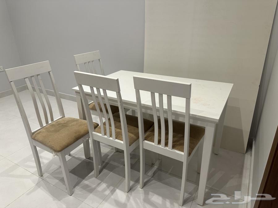 Dining table with 4 chairs64474679414273110