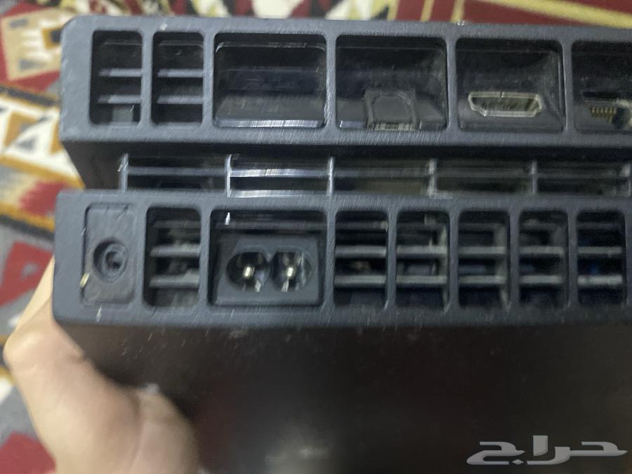 سوني 4 للبيع مع سلك على السوم64472228385539111