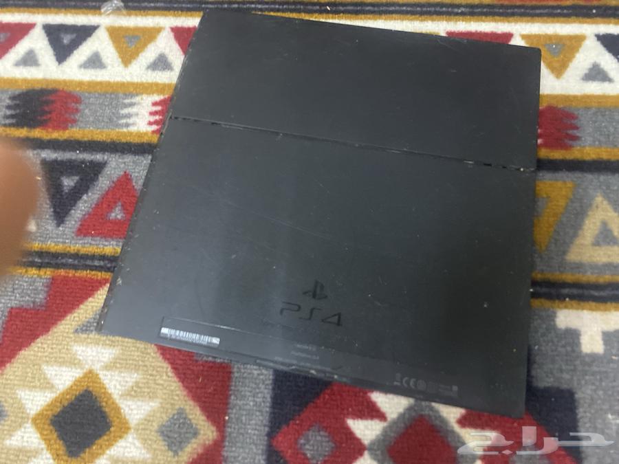 سوني 4 للبيع مع سلك على السوم64472228385539112