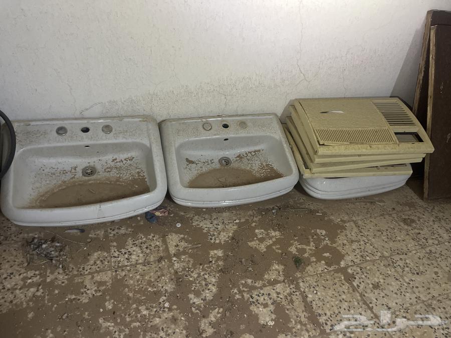 ابواب خشبيه للبيع مع المغاسل بحاله ممتازه جدا64477866861315112