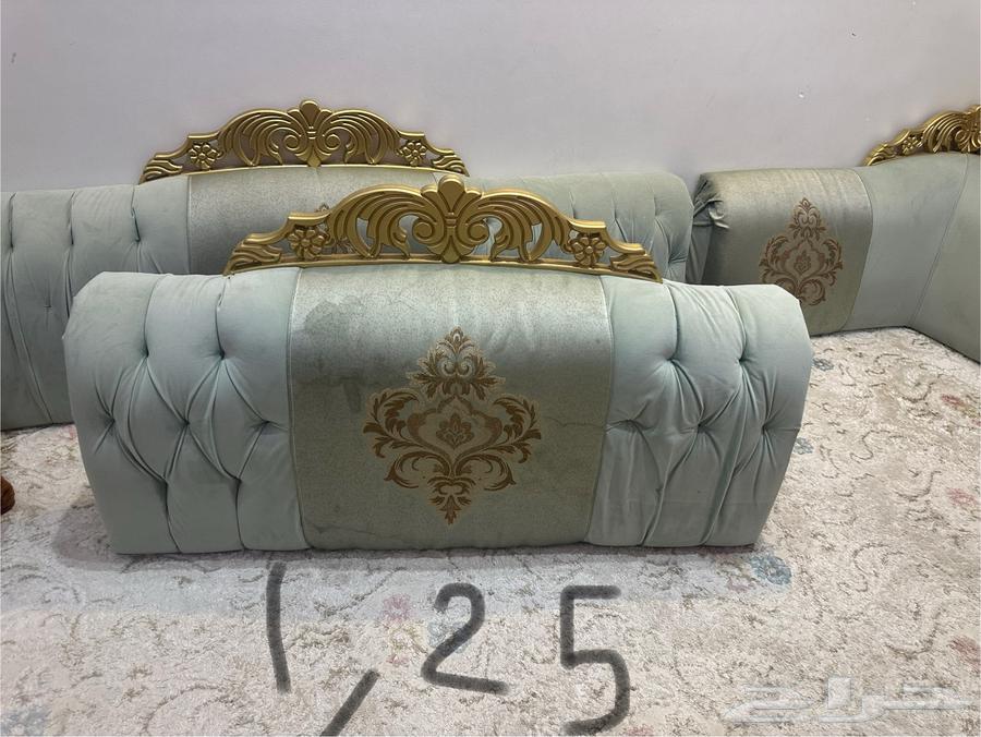 مساند بحالة جيده للبيع64478073396993110