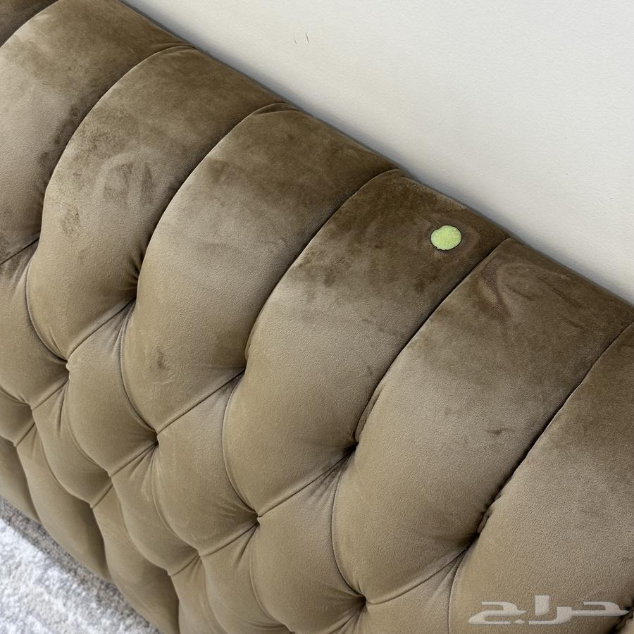 مساند وطاولة للبيع64474028078466114