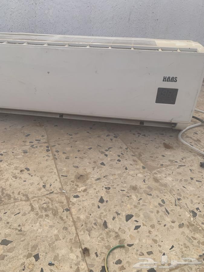 2 Split AC units in the outlet dismantled64471924755587113