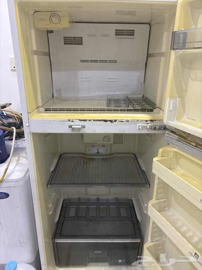 Two large refrigerators64476963066370111