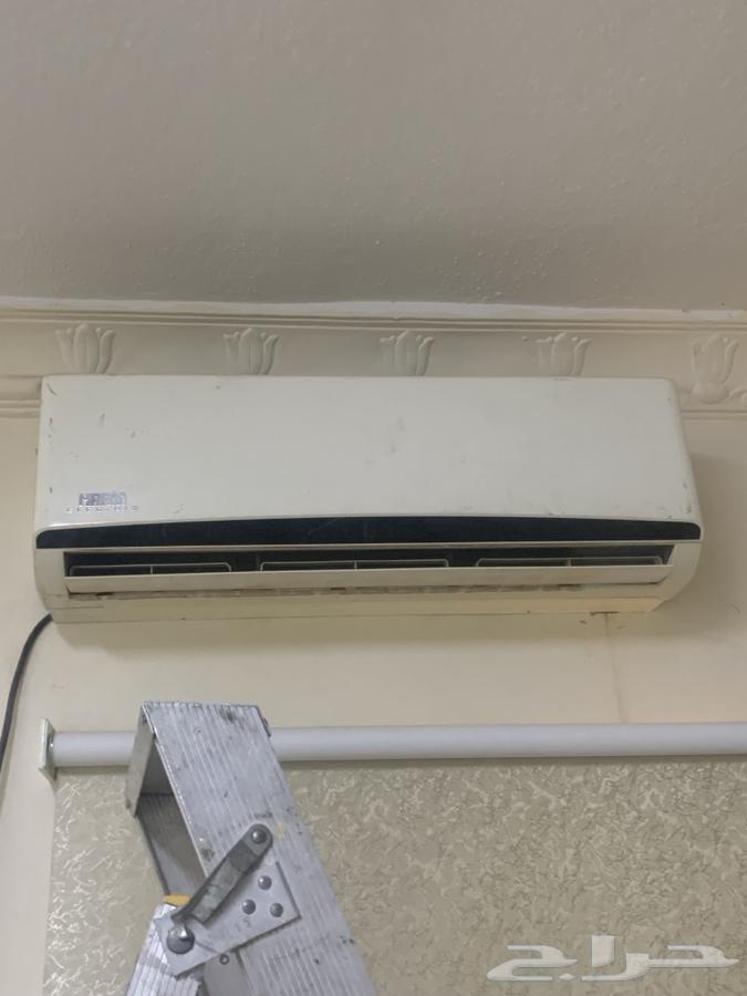 2 Split AC units in the outlet dismantled64471924755587114