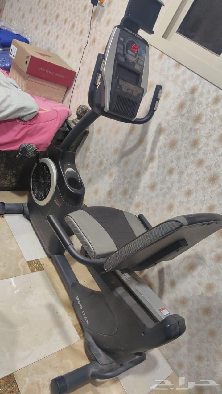 للبيع جهاز رياضي (دراجة ثابتة مع شاشة رقمية64478073347841110