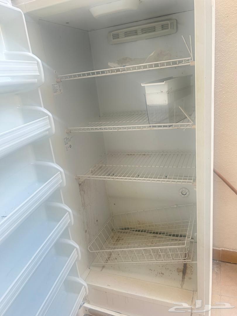 Freezer fridge with screen64476043747714112
