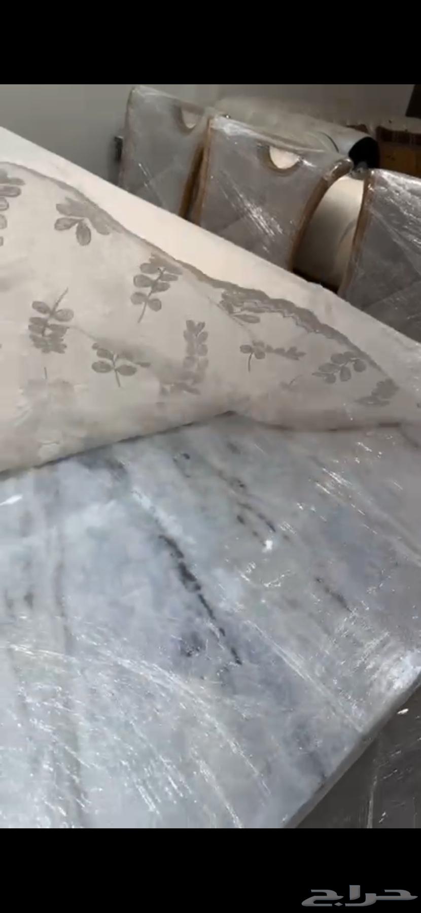 Dining table64471788001538111