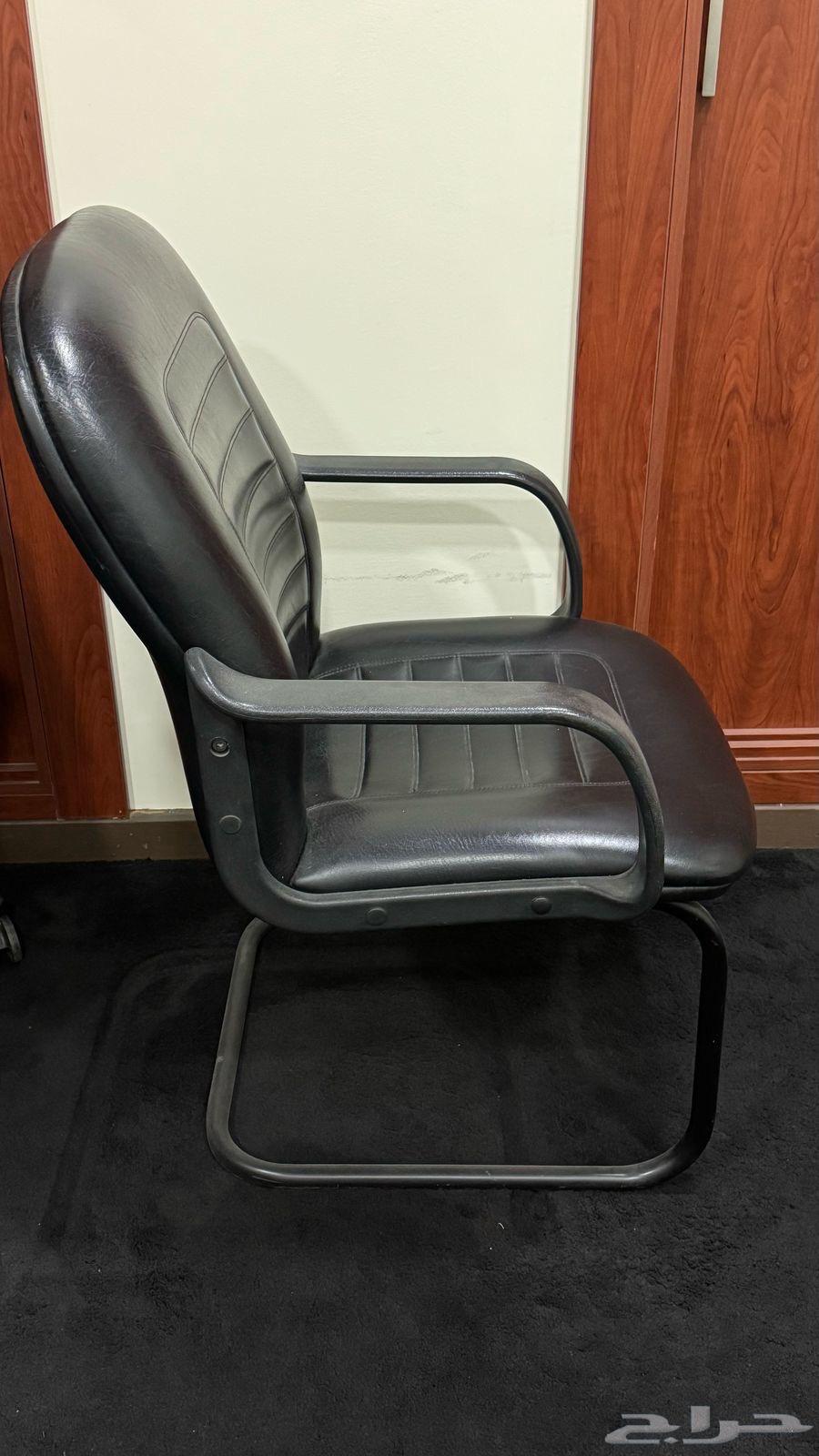 كرسي مكتب جلد شبه جديد64477728129795111