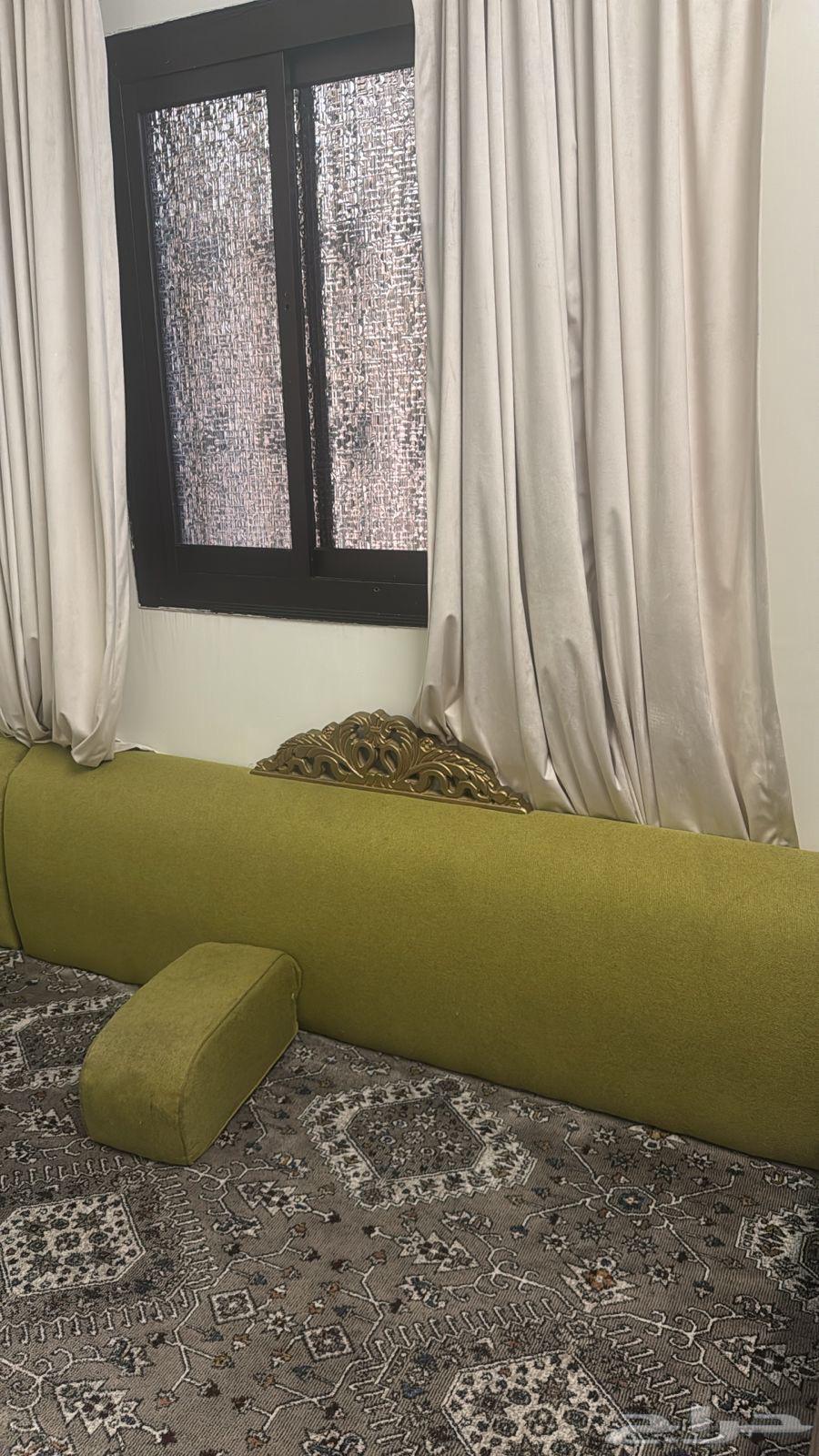 Council and table supports64475960152067110