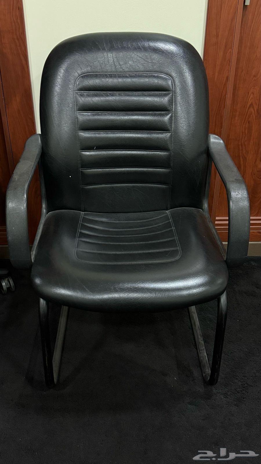 كرسي مكتب جلد شبه جديد64477728129795110