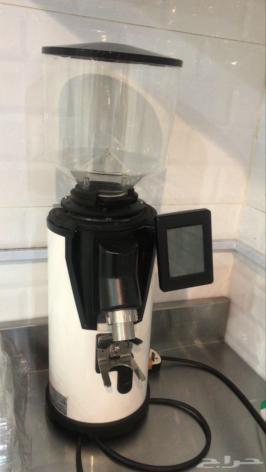 مكينه قهوه معه طحانه لى البيع. علا اسوم. نضيفه. شبه الجديد64473726057475111
