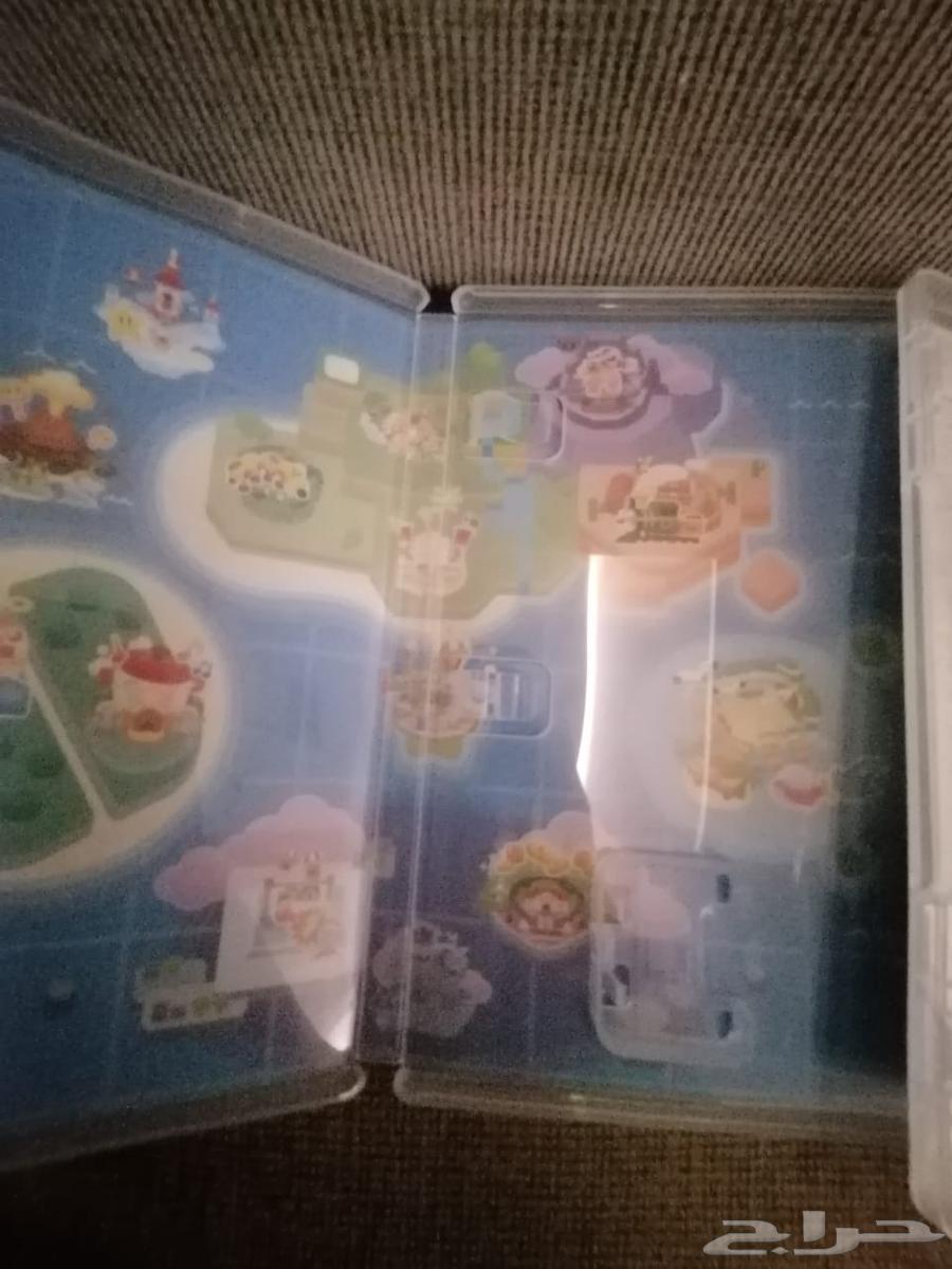 The Nintendo tape cover without the tape but covered and has a paper inside, I don't know what it is64475280642945113
