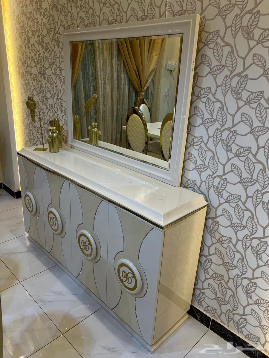 Sofa, buffet cabinet, and carpet64474500209026111