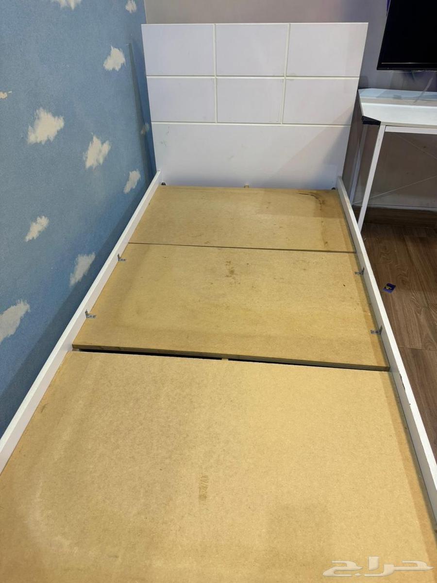 غرفة مكون من سريرين ودولاب 3 ابواب64471676801537112