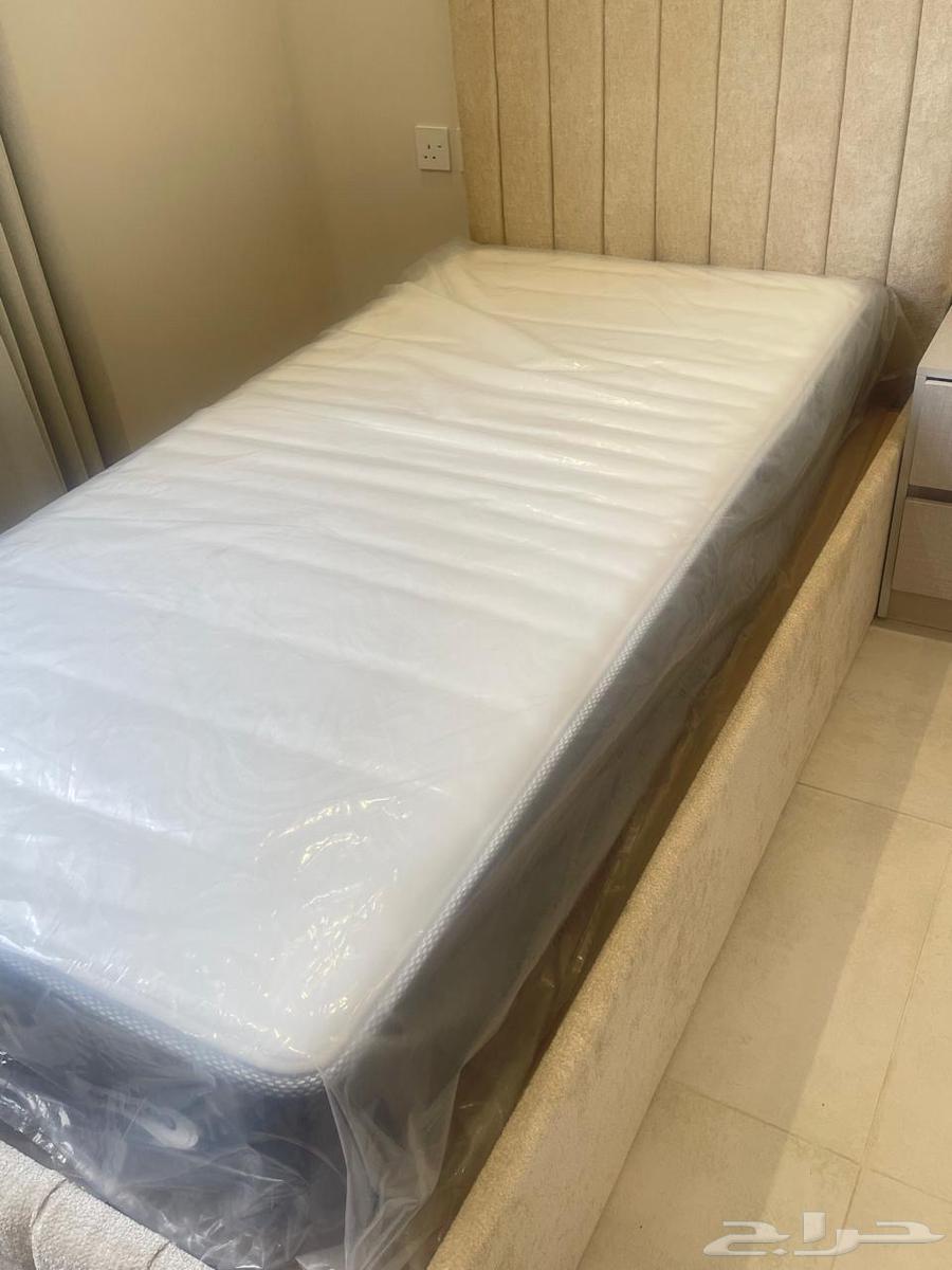 سرير ذهبي فاااخر ( شبه جديد )64471993335682111