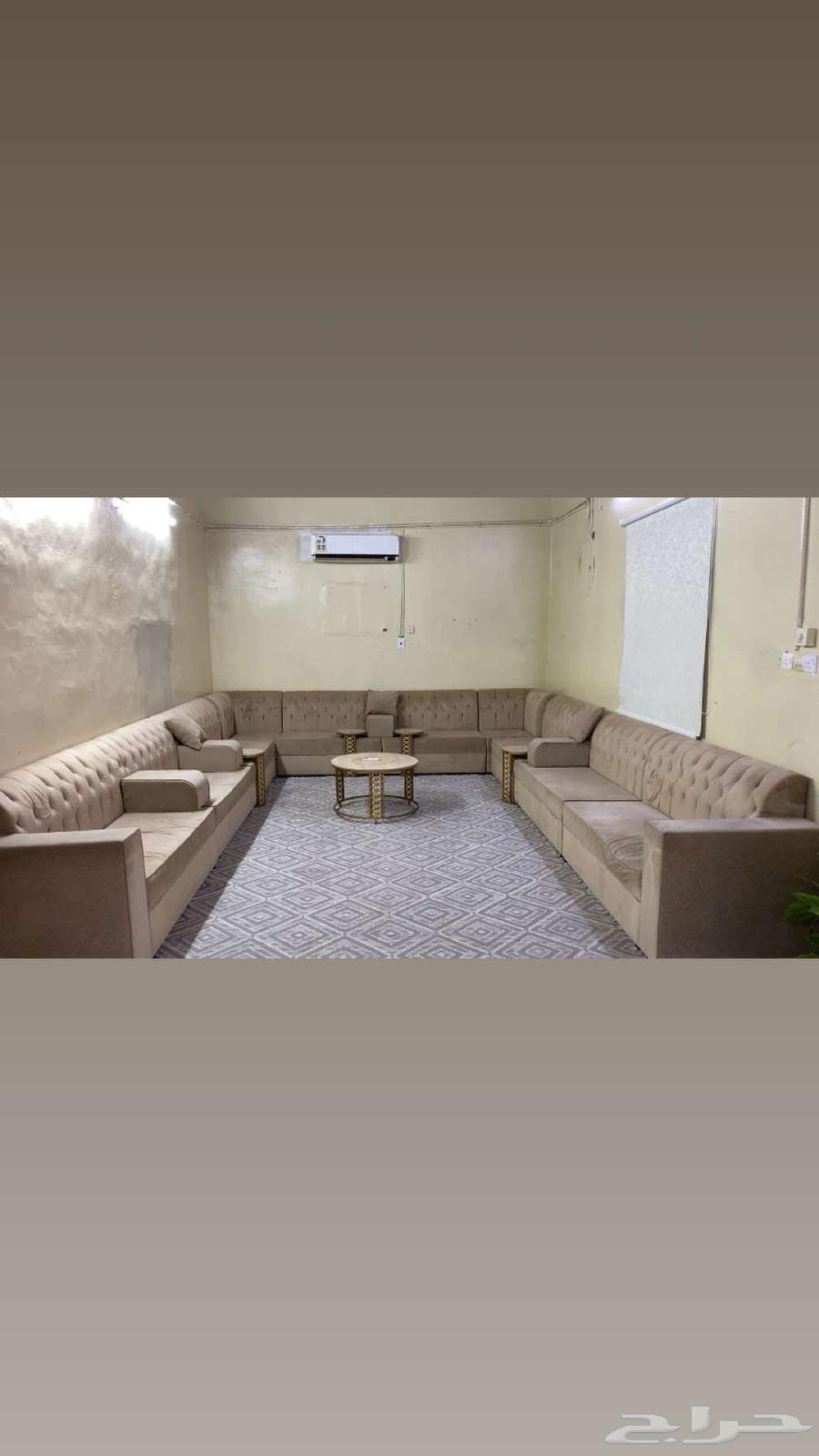 كنب كامل استعمال خفيف للبيع مع طاولات خدمه 4 وطاوله كبيره64484157197825110