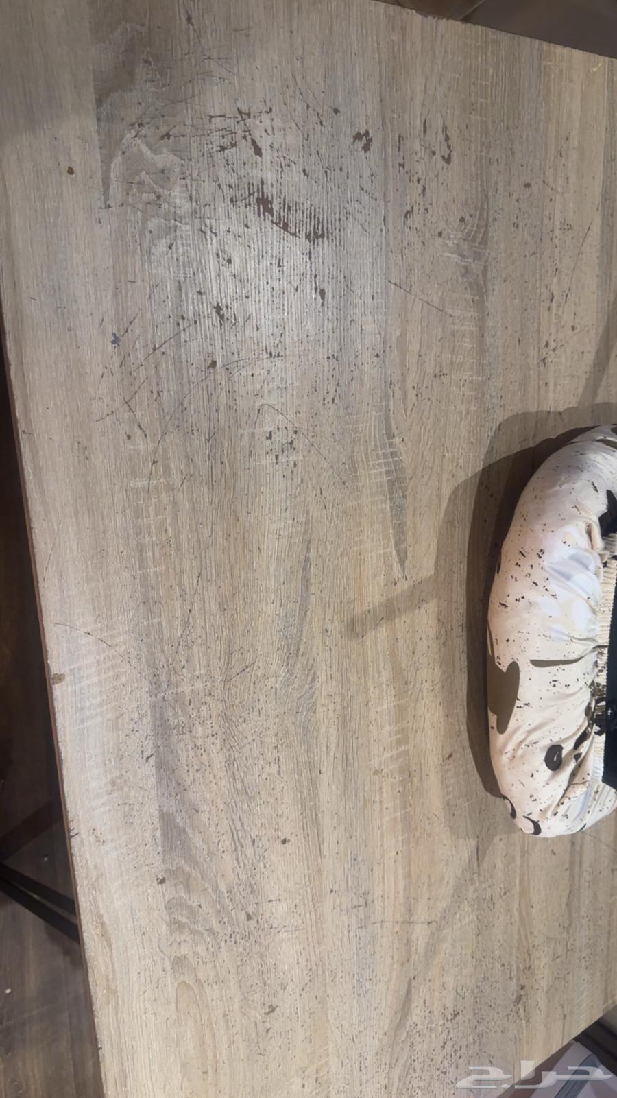 Dining table with four chairs64485557181315112