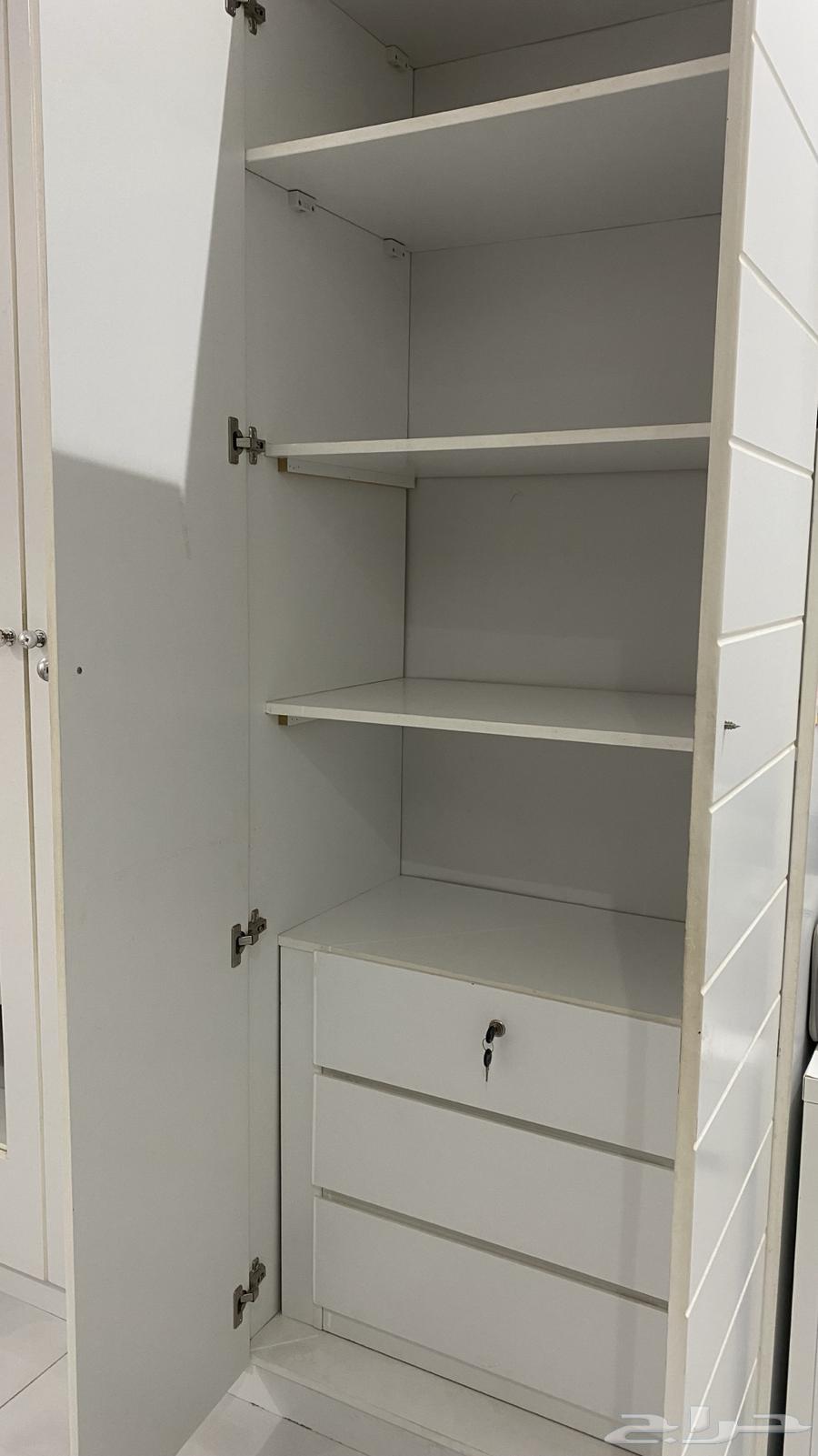 دولاب ثلاث ابواب ابيض64486952274946112