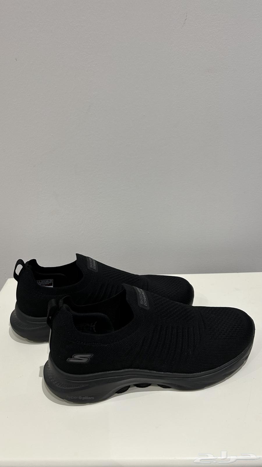حذاء سكيتشترز شبه الجديد64485667913090112