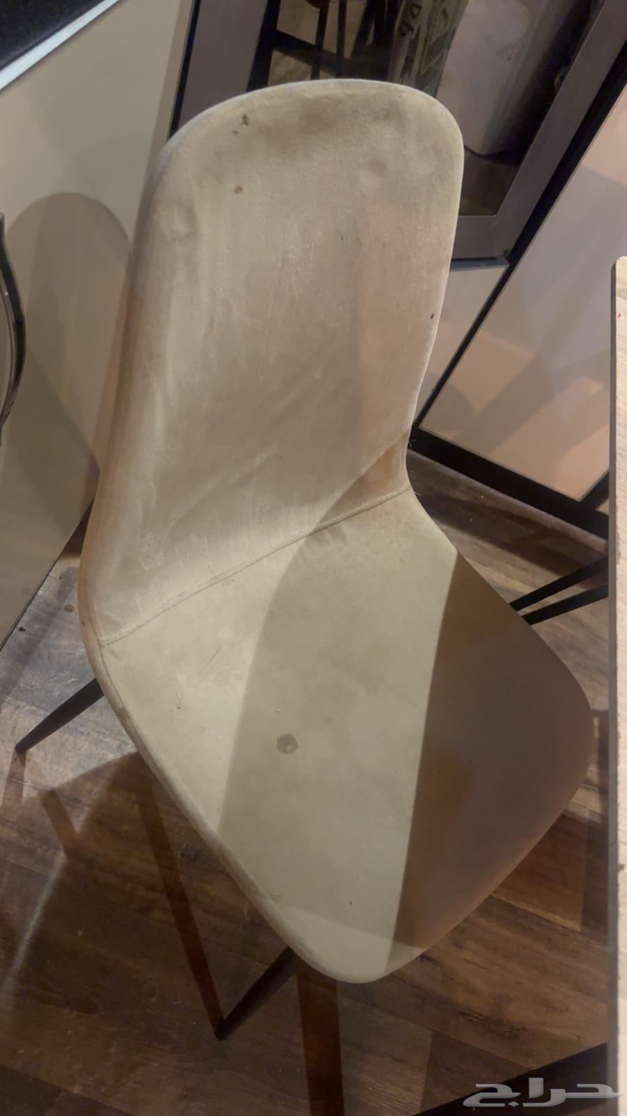 Dining table with four chairs64485557181315111