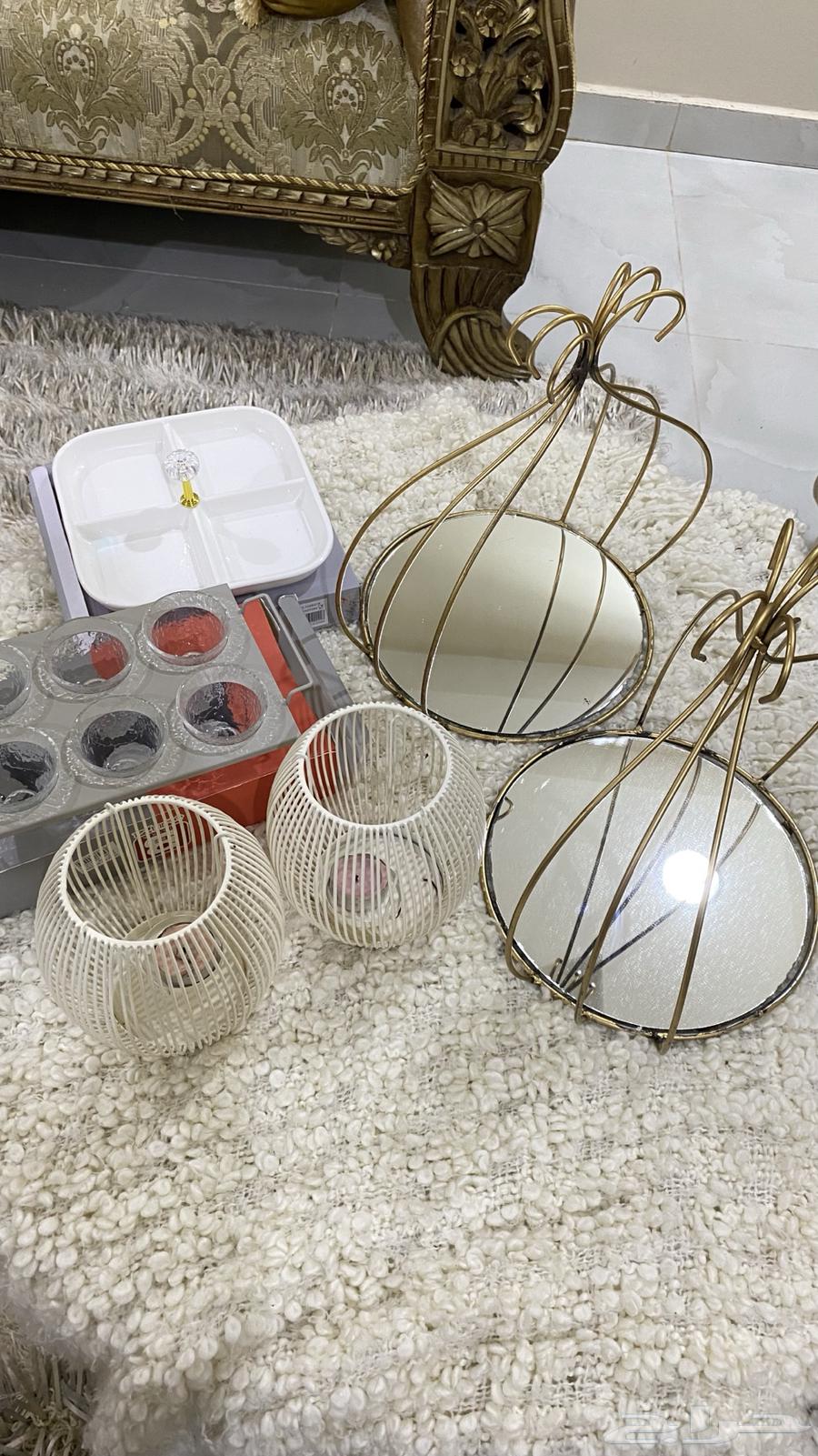 Collection of items64482172777219114