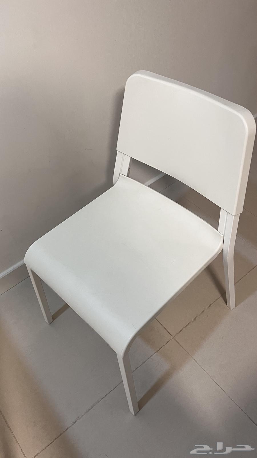 Dining table and three chairs64484157245443112