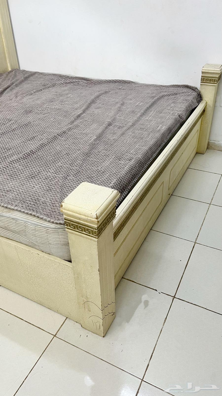Double bed, very good wood quality, durable and new, no one has broken it yet64481477607042111