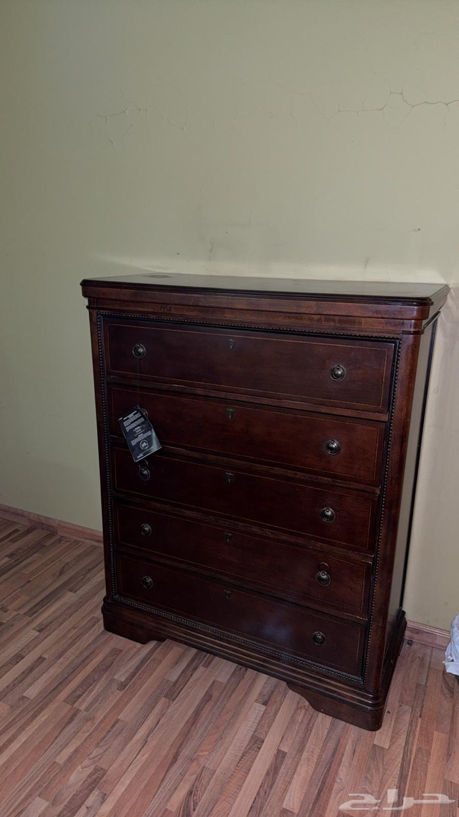 غرفة نوم خشب تايواني نظيفه جدا جديده للبيع64485557189761113