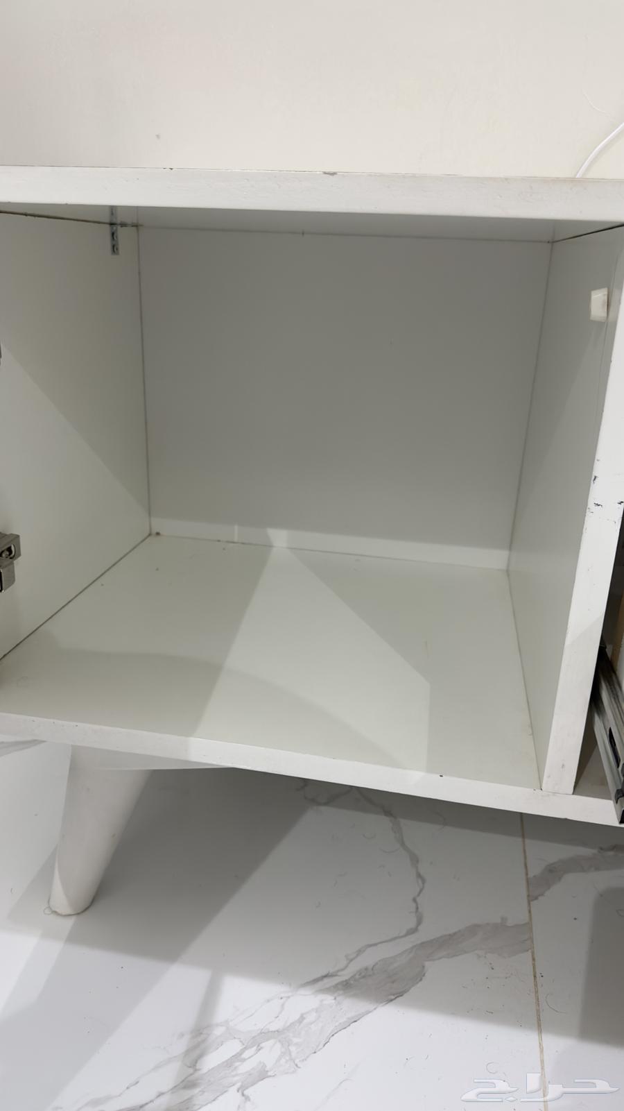 طاوله تلفزيون بمساحة تخرين64480551652099112