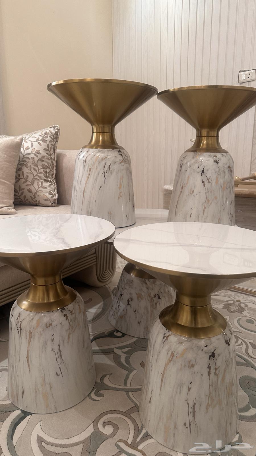 طقم طاولات من 5 قطع  1 كبيره و4 صغار فخم مره64483451766913111