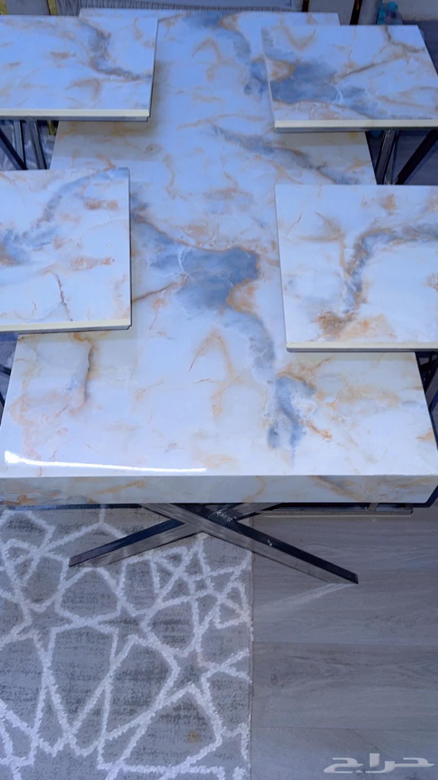 Table with 4 chairs64479854073601111