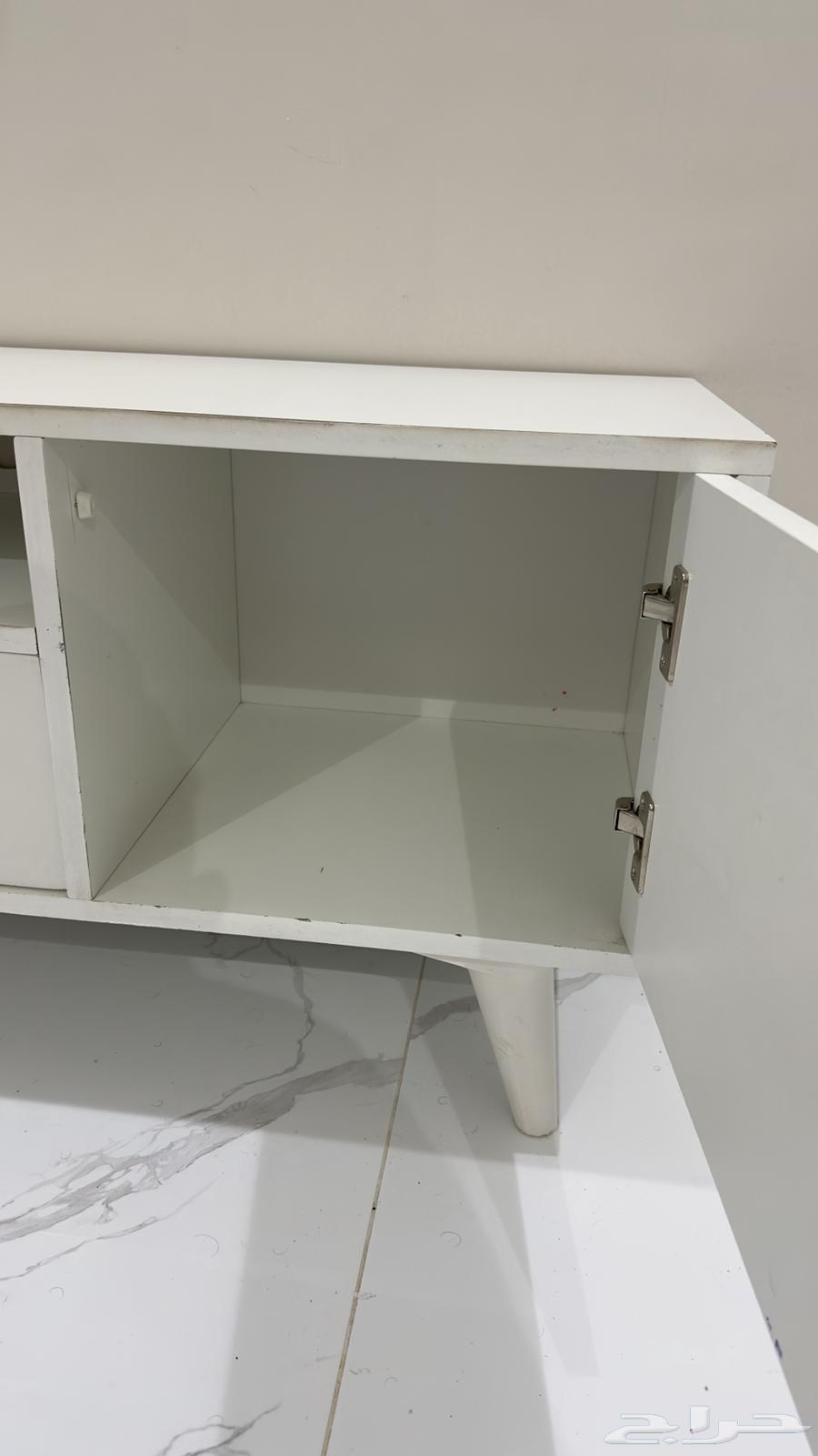 طاوله تلفزيون بمساحة تخرين64480551652099114