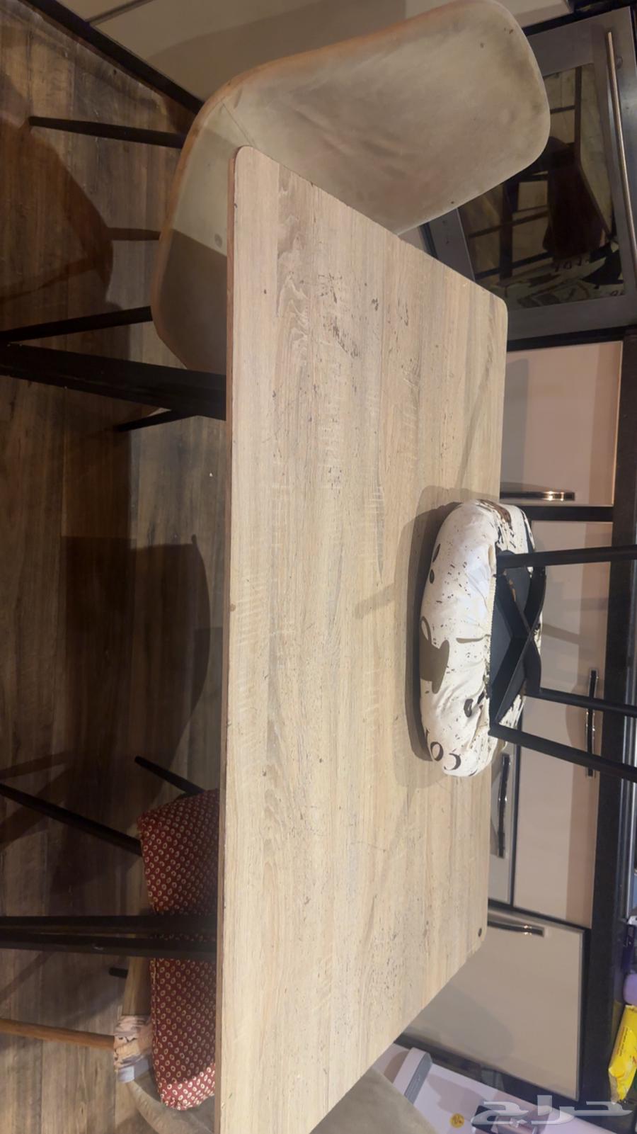 Dining table with four chairs64485557181315110