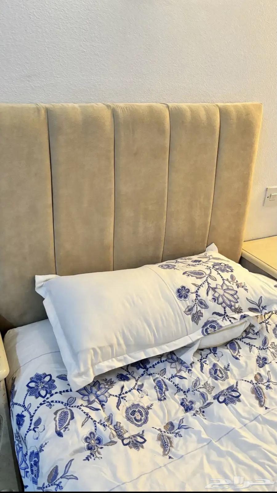 سريرين نظيفه جدا  مع المرتبه64481723158146110