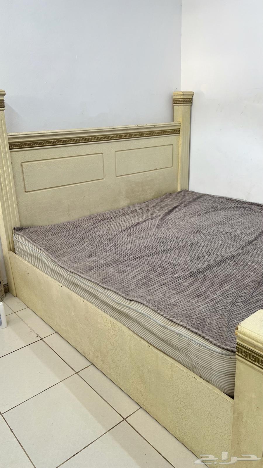 Double bed, very good wood quality, durable and new, no one has broken it yet64481477607042110