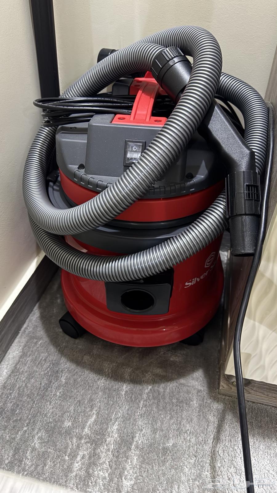 Vacuum and tables64479521318275110