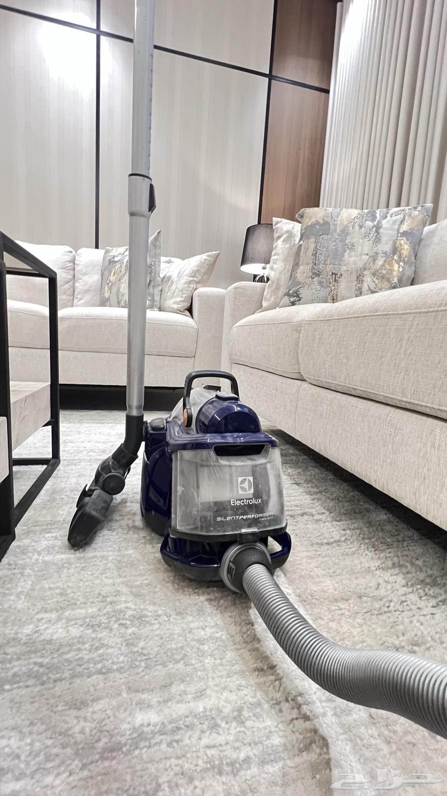 للبيع مكنسة كهربائية إلكترولوكس 2000 واط 1.4 لتر64481831804546111