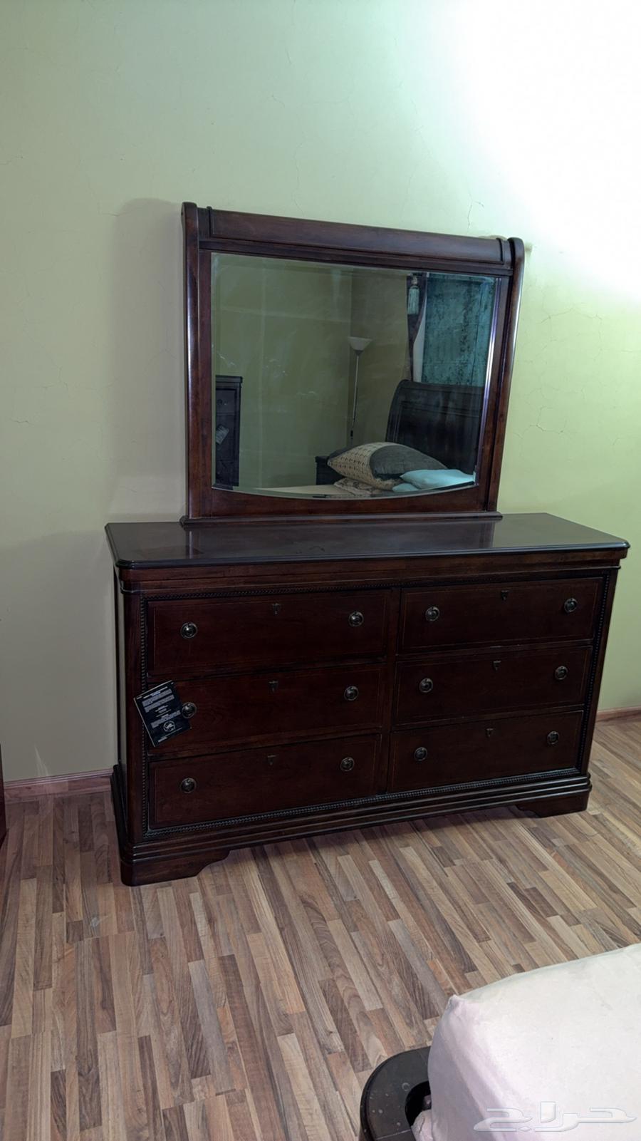 غرفة نوم خشب تايواني نظيفه جدا جديده للبيع64485557189761112