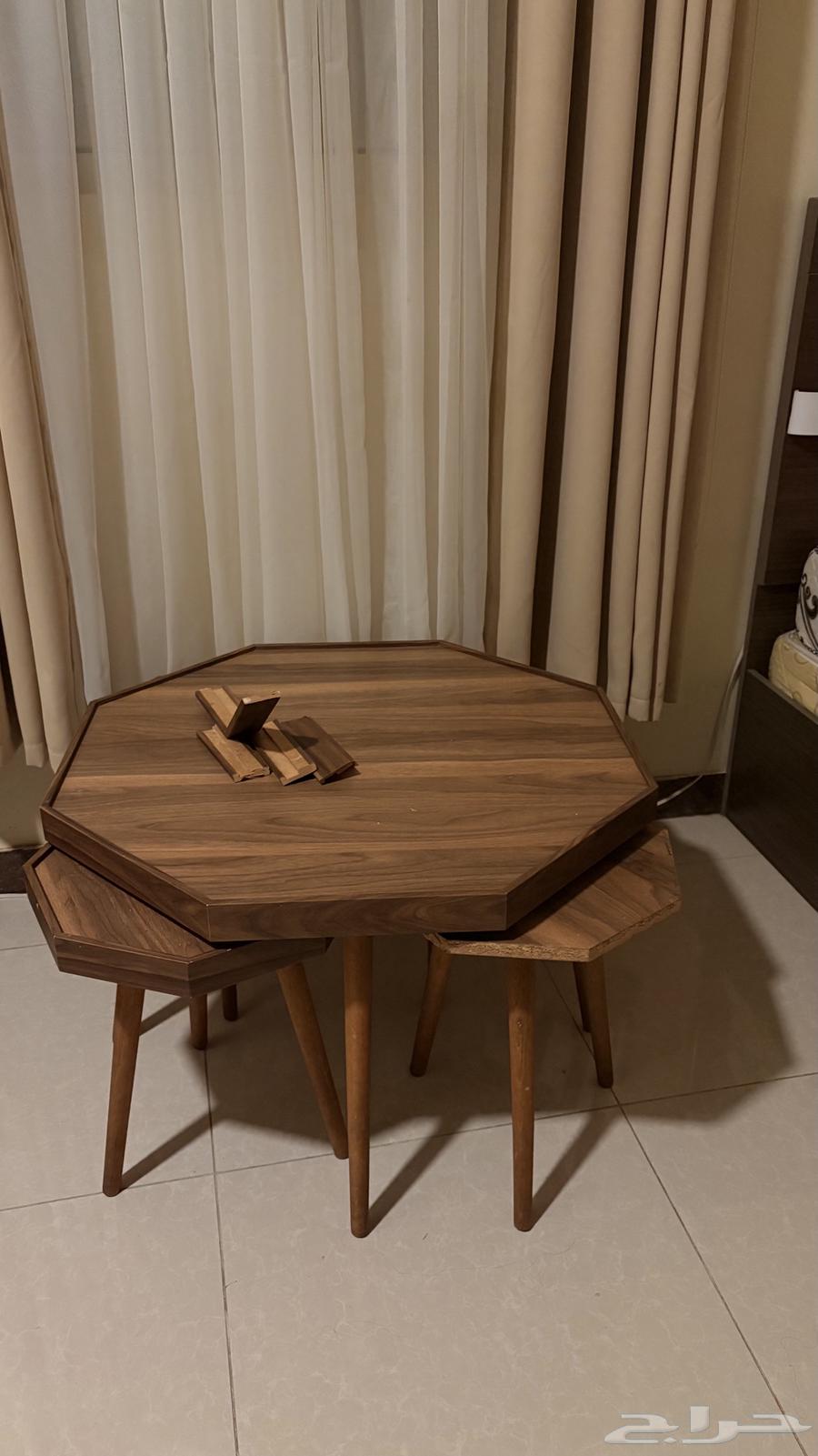 Serving tables64479410822145112