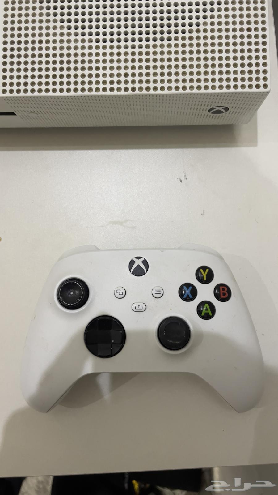 اكس بوكس ون اي شغال ممتاز ما في أي مشكلة يحتاج تحديث فقط وم64483014028034113