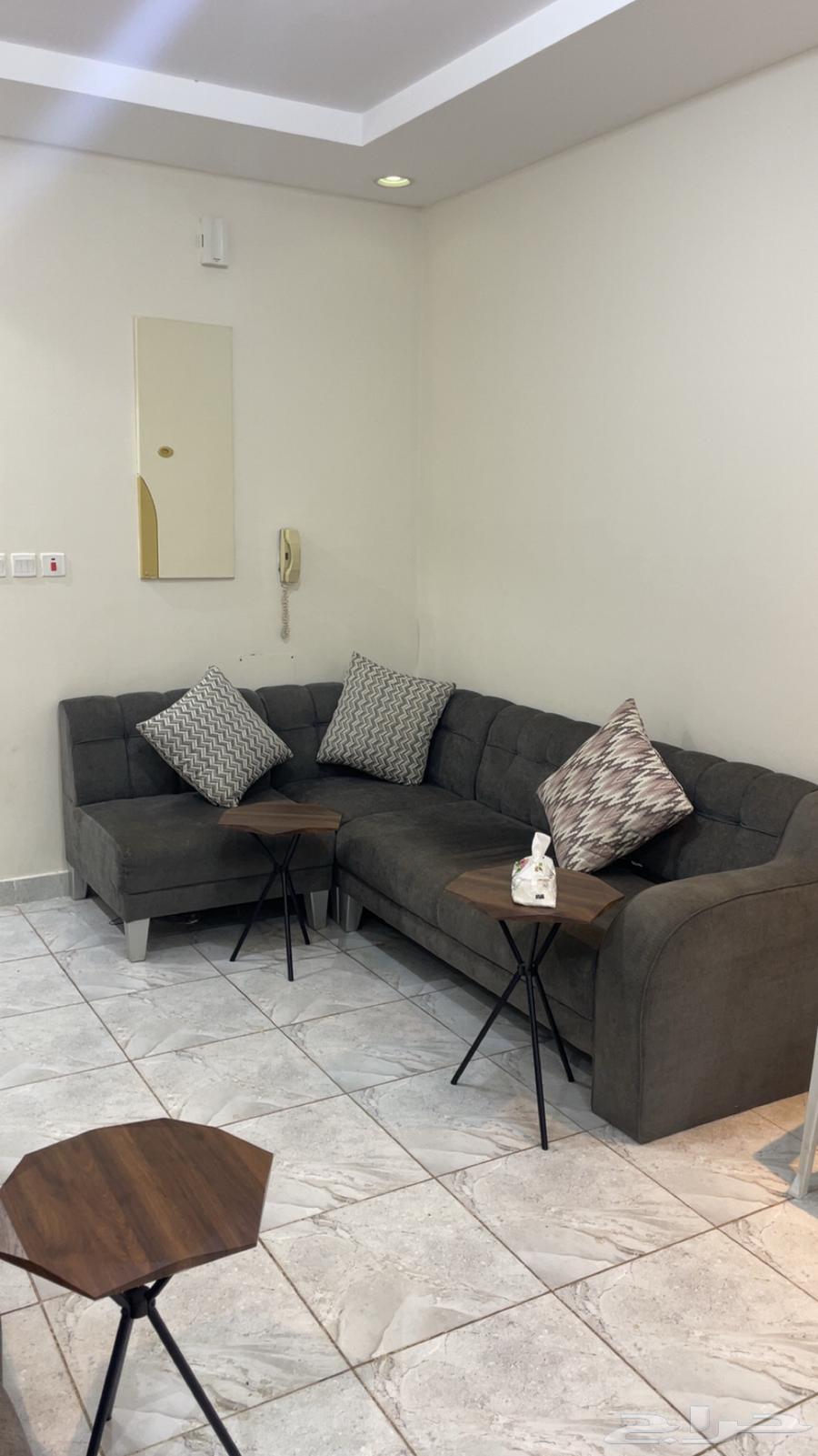 كنب 6 متر مع مخدات وماسات استخدام 7 اشهر نظيف لا يشكو من شي64485406076931112