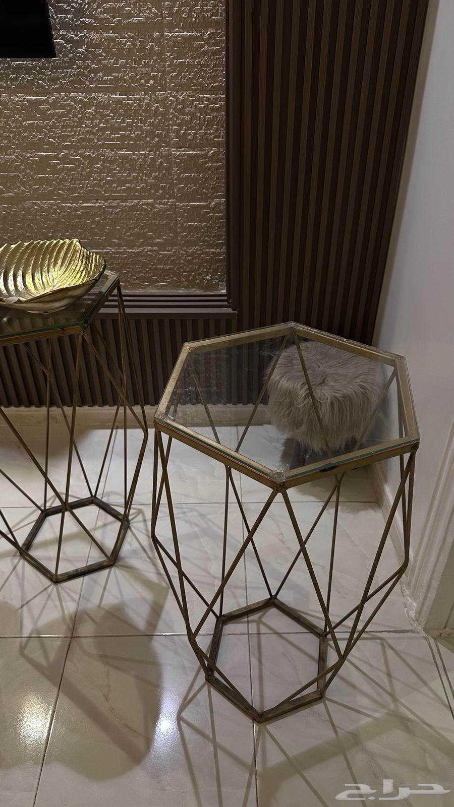 Coffee table with 4 stools, two corner tables, and two tires64482566233475111