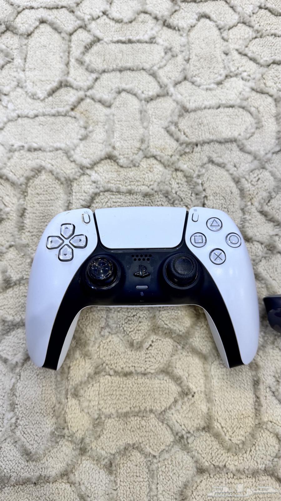 Sony Five controllers for sale, clean64483660301185110