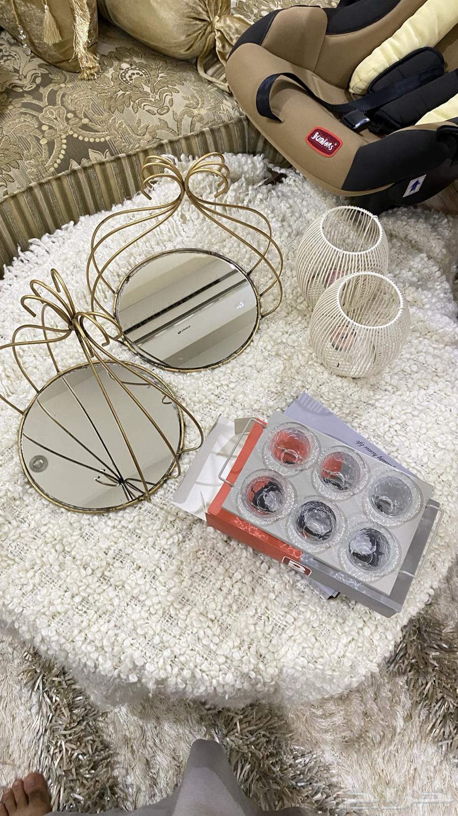 Collection of items64482172777219110