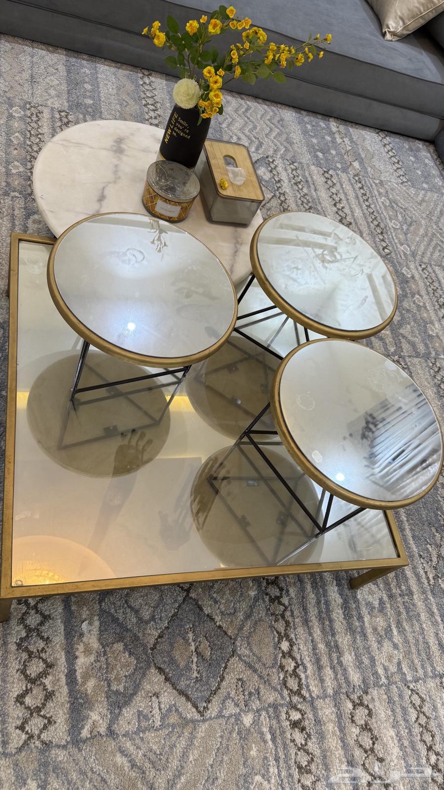 Mirror floor table and round marble table with four side tables64479009089409111
