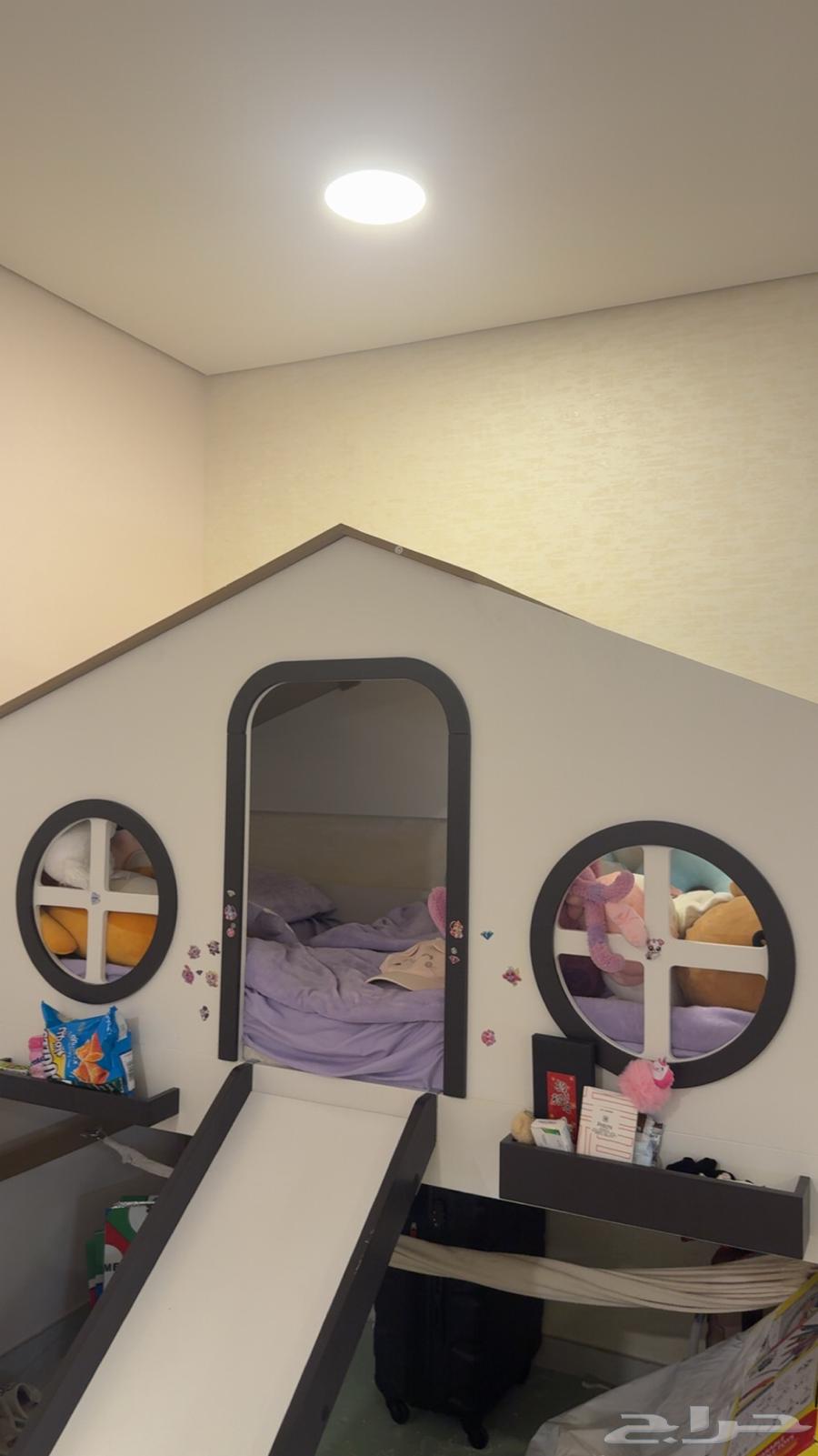 سرير أطفال بزحليقه و كنبه و طاوله L زجاجيه64482837093123111