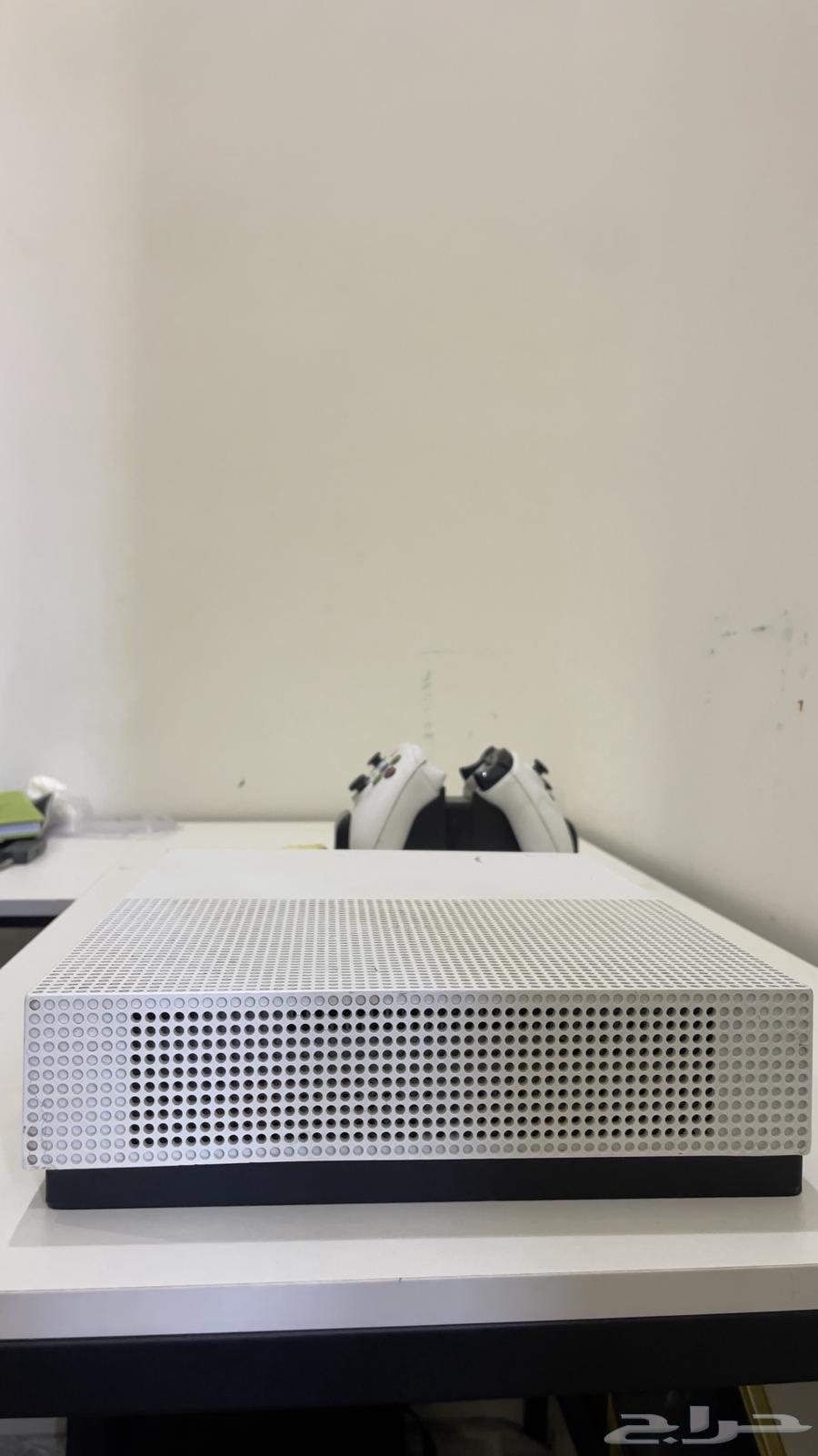 اكس بوكس ون اي شغال ممتاز ما في أي مشكلة يحتاج تحديث فقط وم64483014028034112