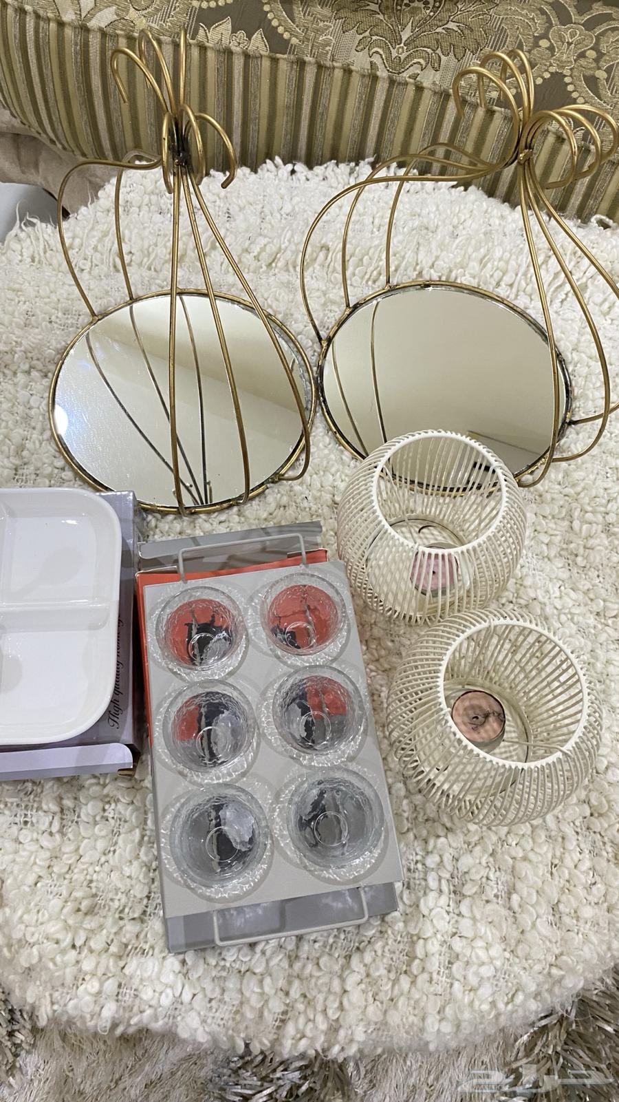 Collection of items64482172777219111