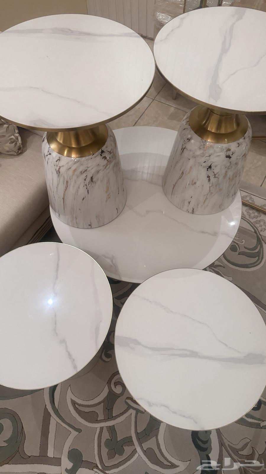 طقم طاولات من 5 قطع  1 كبيره و4 صغار فخم مره64483451766913110